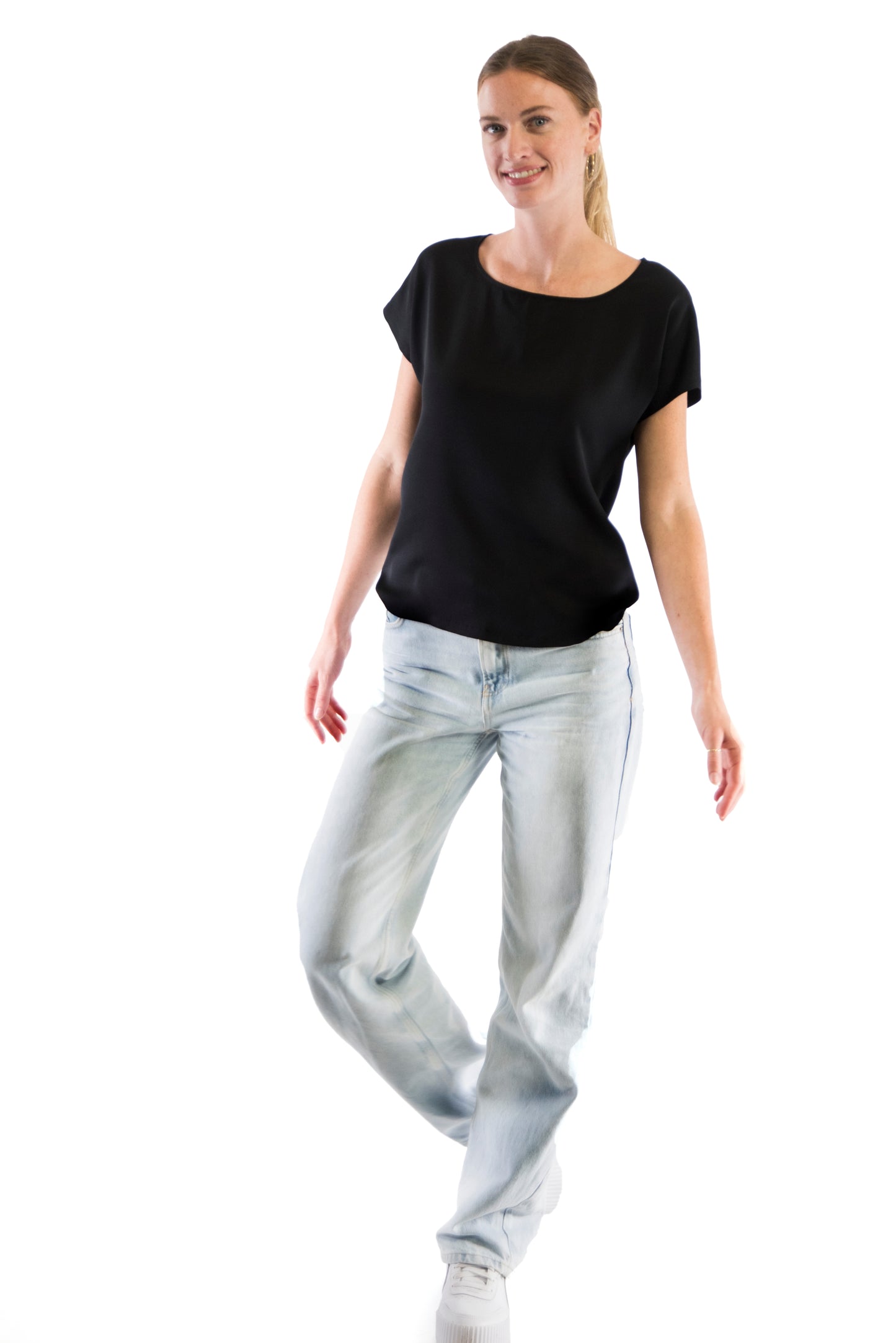 Mia zwart hemdje zijden kleding zijde vrouwen zomers duurzaam chique dames topje topjes hemdjes Silk Appeal Amsterdam 